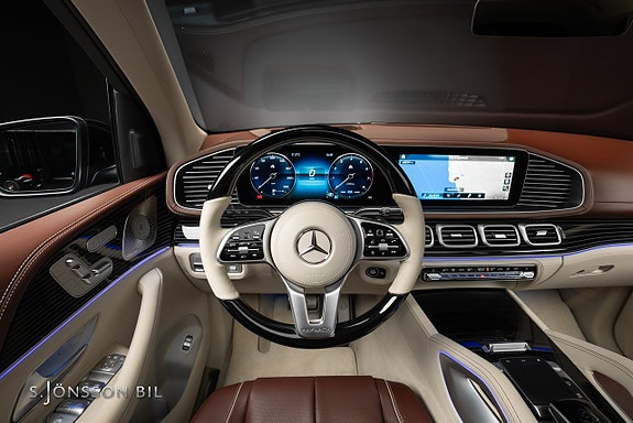 Mercedes-Benz GLS600 27 of 30