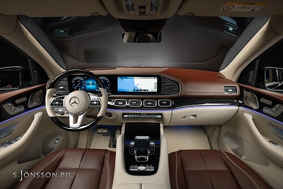 Mercedes-Benz GLS600 20 of 30