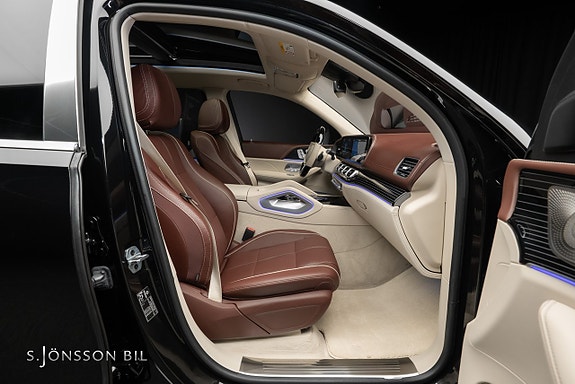 Mercedes-Benz GLS600 21 of 30