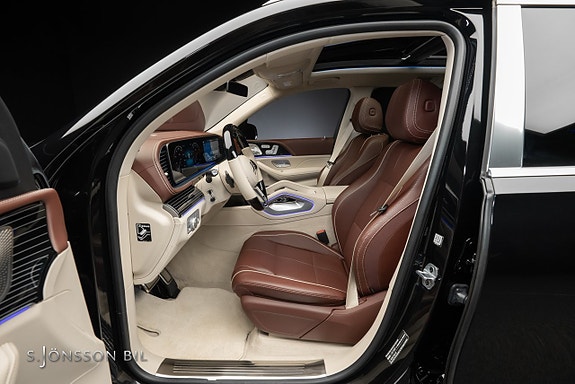Mercedes-Benz GLS600 12 of 30
