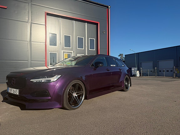 Volvo V90 2 of 13