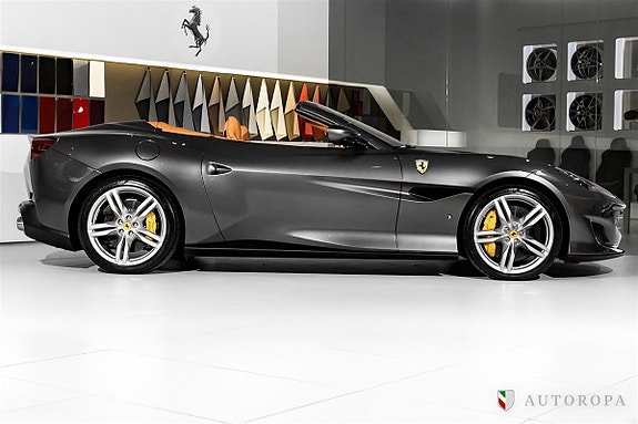 Ferrari Portofino 3 of 5