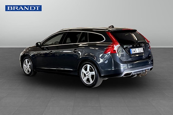 Volvo V60 2 of 5