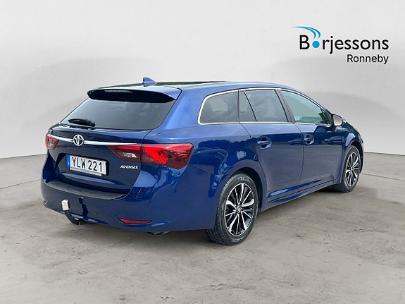 Toyota Avensis 3 of 5