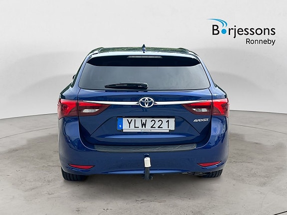 Toyota Avensis 4 of 5
