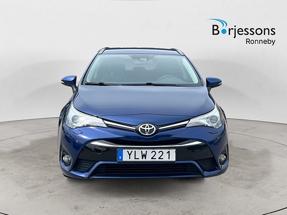 Toyota Avensis 5 of 5