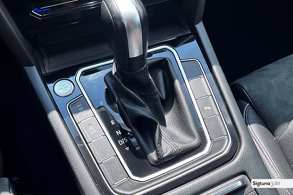 Volkswagen Passat 25 of 30
