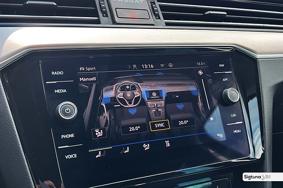 Volkswagen Passat 28 of 30