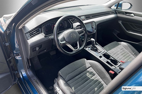 Volkswagen Passat 18 of 30