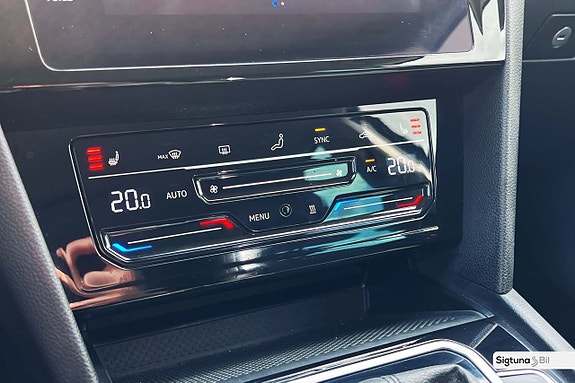 Volkswagen Passat 26 of 30