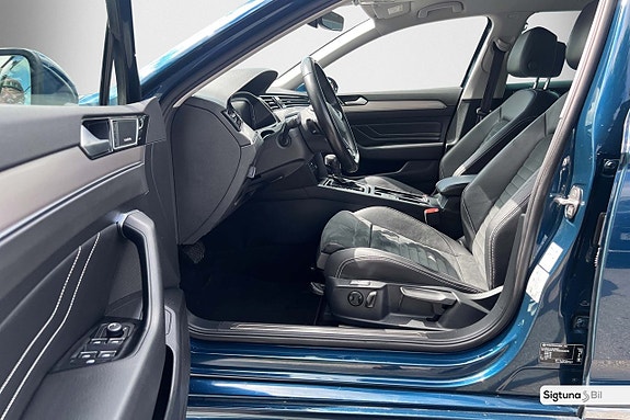 Volkswagen Passat 9 of 30