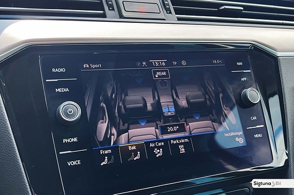 Volkswagen Passat 29 of 30