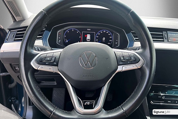 Volkswagen Passat 23 of 30