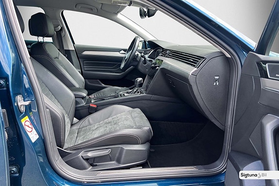 Volkswagen Passat 15 of 30