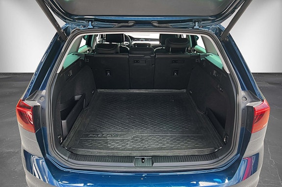Volkswagen Passat 11 of 30