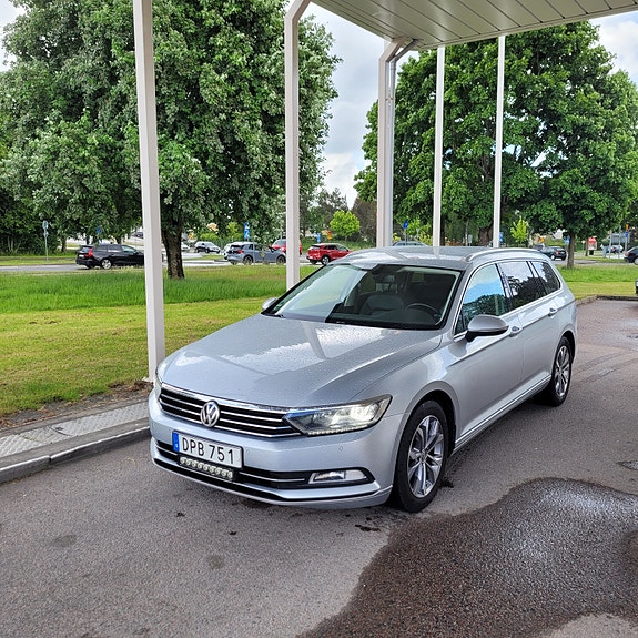 Volkswagen Passat 2 of 5
