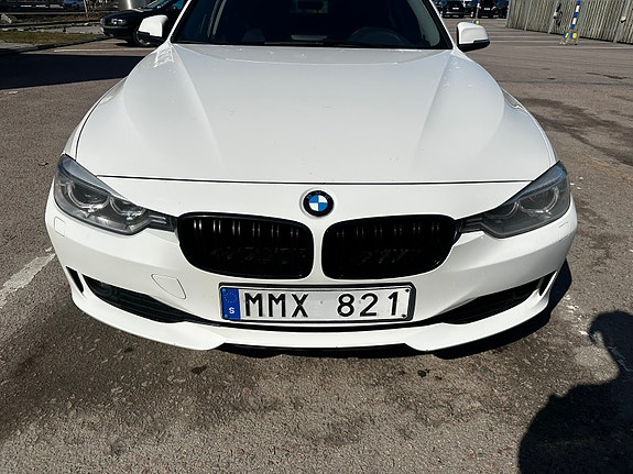BMW 320d 2 of 5