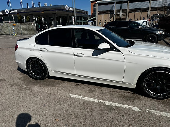 BMW 320d 3 of 5