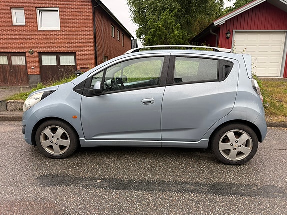 Chevrolet Spark 2 of 5