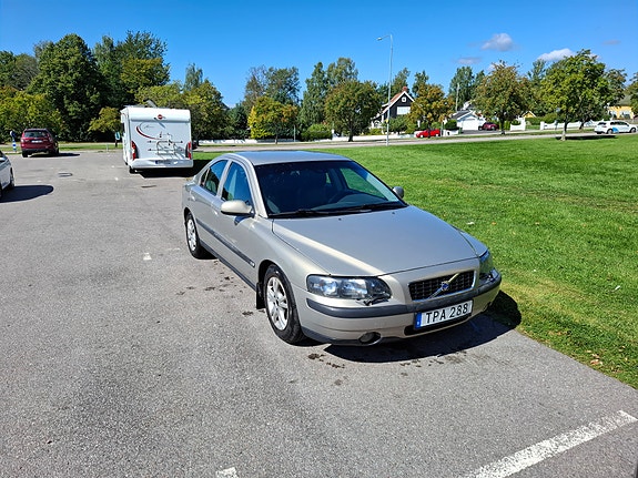 Volvo S60 2 of 5
