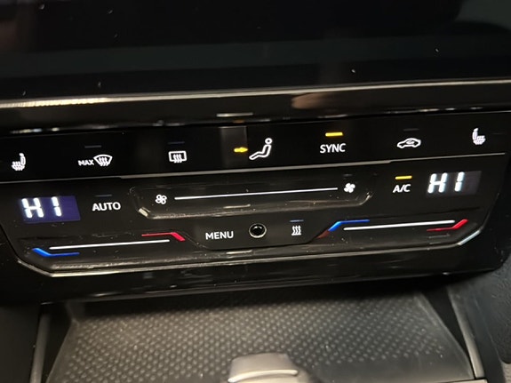Volkswagen Passat 13 of 21