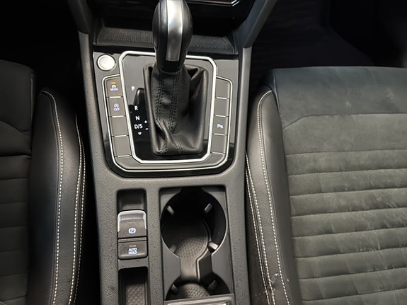 Volkswagen Passat 12 of 21