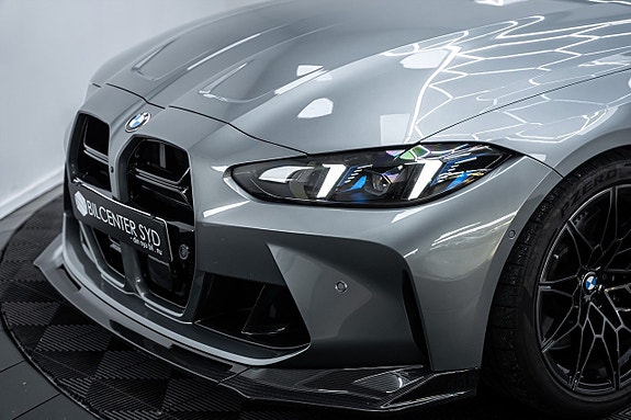 BMW M4 2 of 5