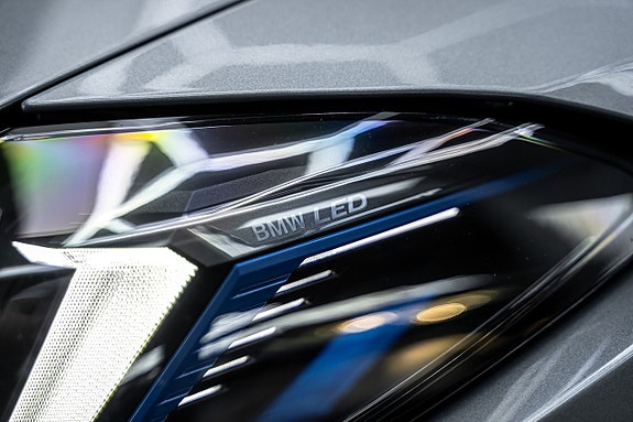 BMW M4 4 of 5