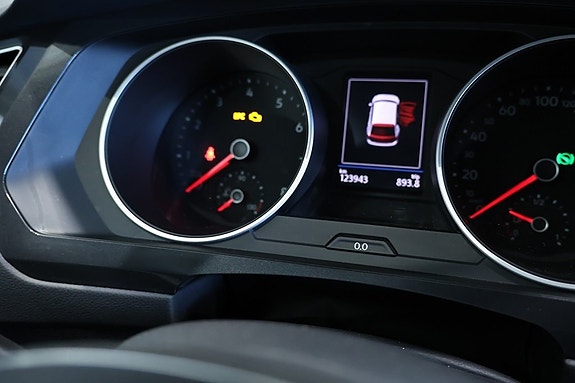 Volkswagen Tiguan 10 of 15