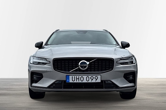 Volvo V60 2 of 5