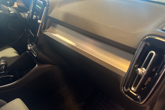 Volvo XC40 17 of 23