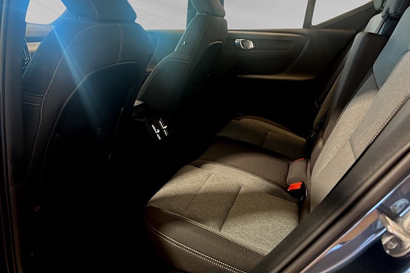 Volvo XC40 8 of 23