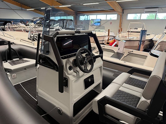 BRIG NAVIGATOR 20 MERCURY 115 HK DEMO PRIS 7 of 9