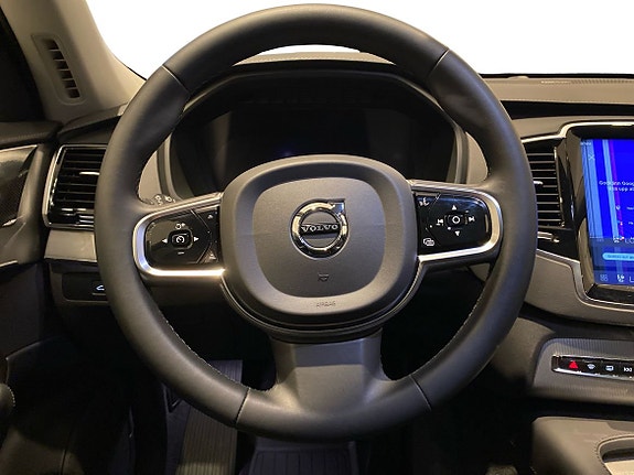 Volvo XC90 10 of 15