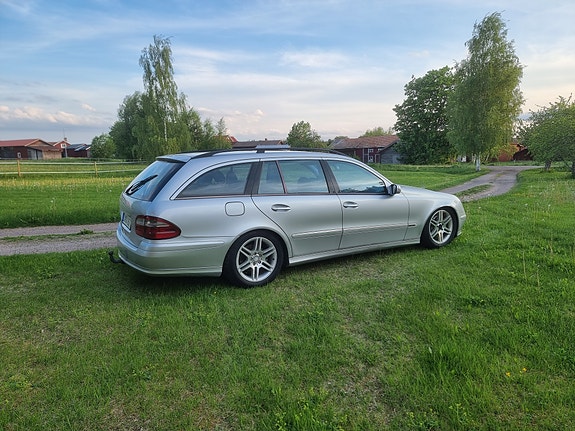 Mercedes-Benz E320 2 of 4