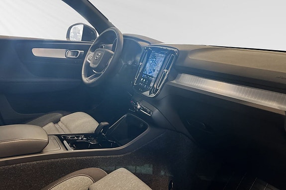 Volvo XC40 10 of 26