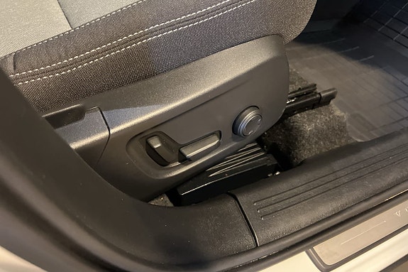 Volvo XC40 17 of 26