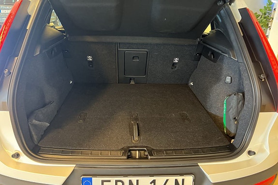 Volvo XC40 14 of 26