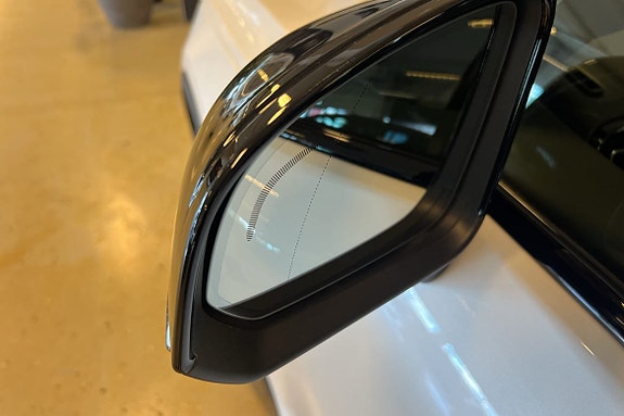 Volvo XC40 12 of 26