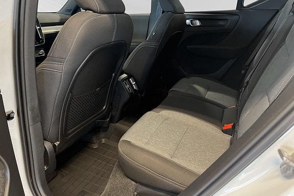 Volvo XC40 8 of 26