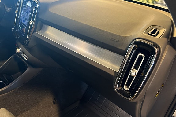 Volvo XC40 16 of 26