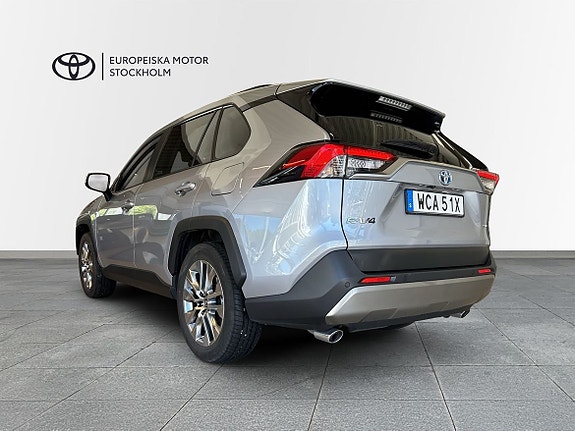 Toyota RAV4 2 of 5