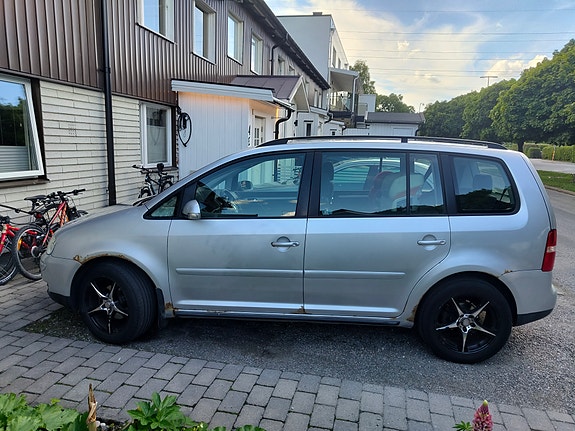 Volkswagen Touran 3 of 4