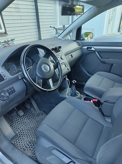 Volkswagen Touran 4 of 4