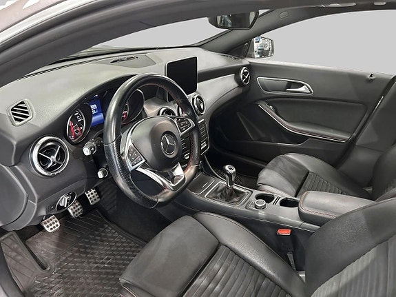 Mercedes-Benz CLA200 13 of 18
