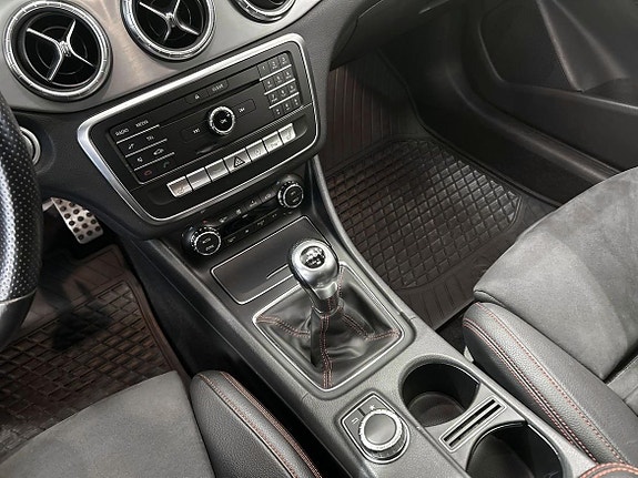 Mercedes-Benz CLA200 17 of 18