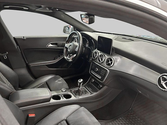 Mercedes-Benz CLA200 9 of 18