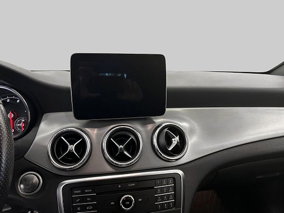 Mercedes-Benz CLA200 15 of 18