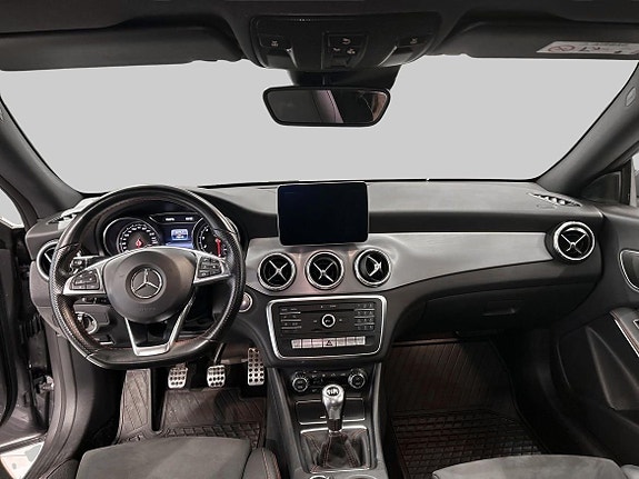 Mercedes-Benz CLA200 11 of 18