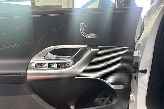 Mercedes-Benz GLC400 11 of 15